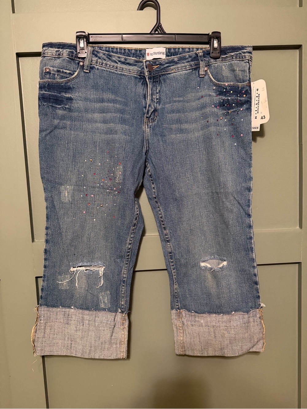 No Boundaries Distressed Cropped Women’s Jeans
